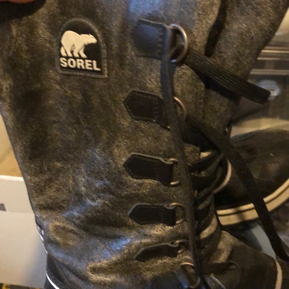 Sorry woman’s size 9 snow boots